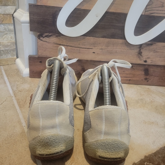 Merrell Women’s Relay Fly White Sneakers Size 9. Good Condition No Rips or Tears - Picture 4 of 9